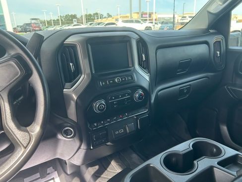 Used 2024 Chevrolet Silverado 2500 Custom w/ Custom Value Package image 12