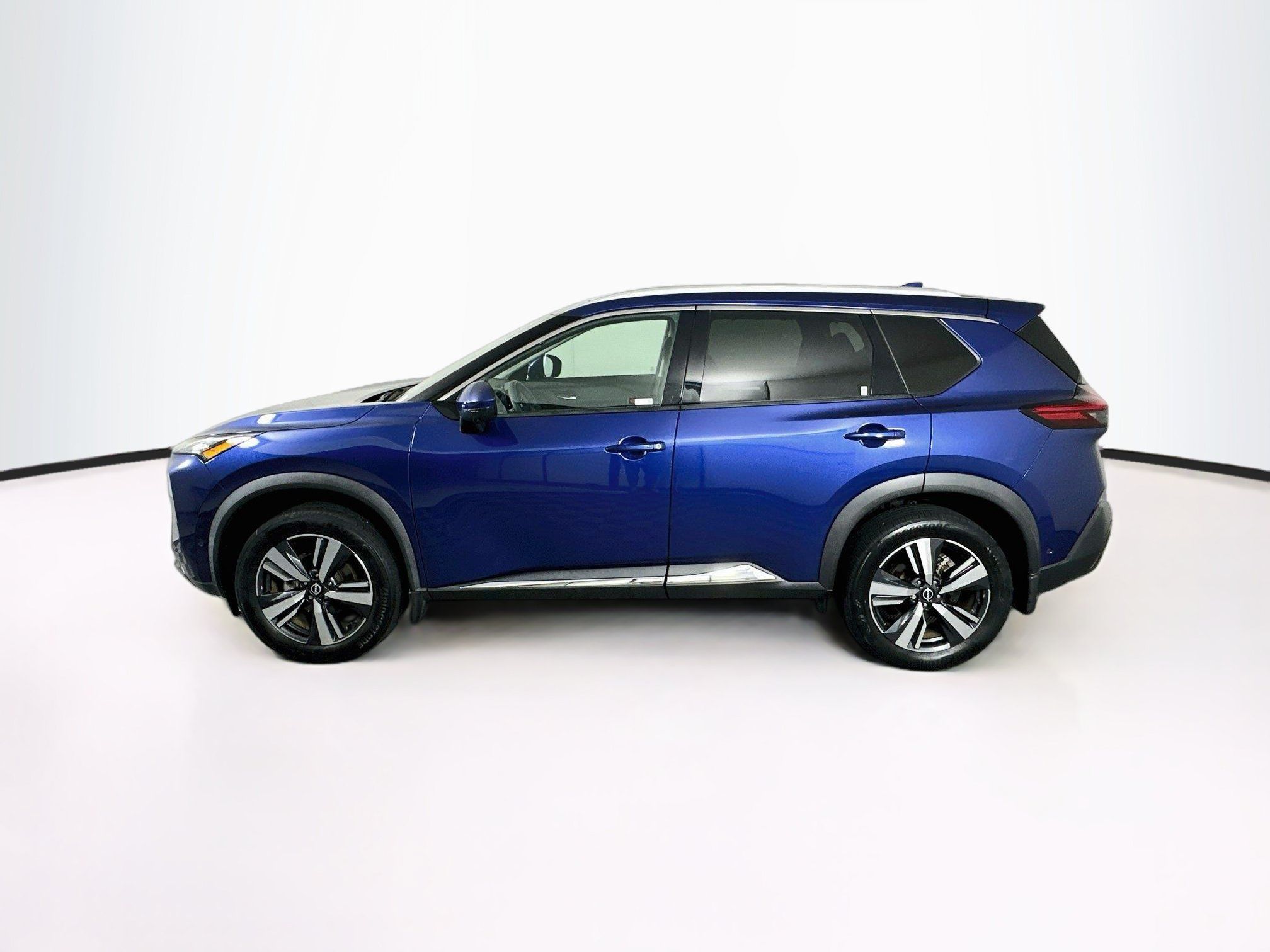 Used 2023 Nissan Rogue SL w/ SL Premium Package FWD image 4