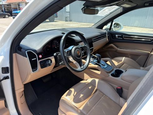 Used 2021 Porsche Cayenne AWD/4WD image 8
