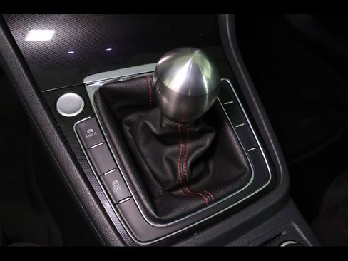 Used 2017 Volkswagen GTI Sport image 23