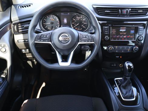 Used 2021 Nissan Rogue Sport S image 9