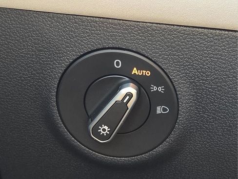 New 2026 Volkswagen Taos SE image 21