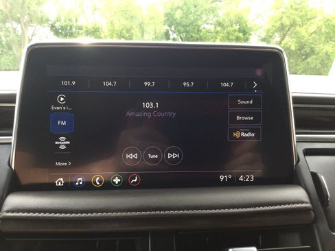 Used 2021 Chevrolet Tahoe Z71 w/ Luxury Package AWD/4WD image 18