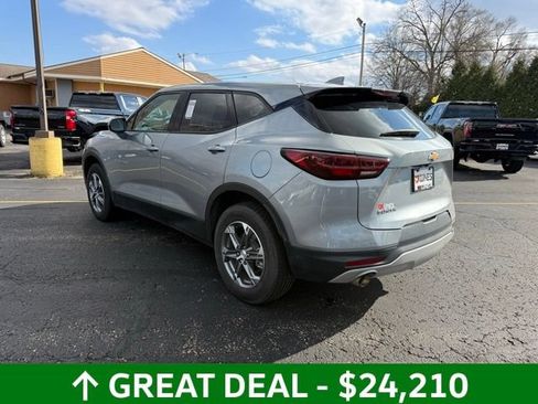 Used 2025 Chevrolet Blazer LT FWD image 9