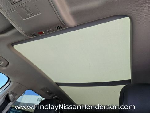 Used 2023 Volkswagen Tiguan SE w/ Panoramic Sunroof Package FWD image 11
