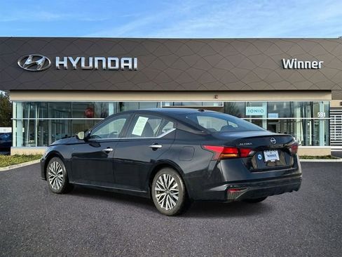 Used 2024 Nissan Altima 2.5 SV image 2