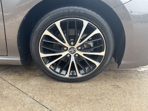 Used 2019 Toyota Camry SE image 13