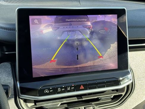 Used 2023 Jeep Compass Sport image 14