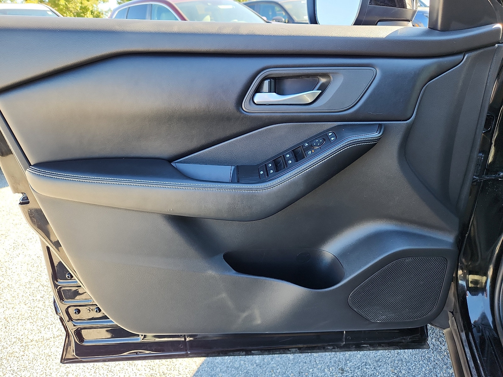 Used 2025 Nissan Rogue SV AWD/4WD image 12