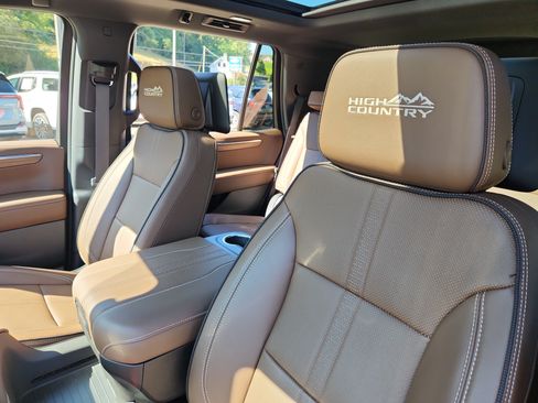 Used 2025 Chevrolet Tahoe High Country AWD/4WD image 25