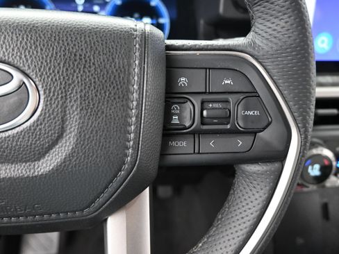 Used 2025 Toyota Tacoma Limited AWD/4WD image 15