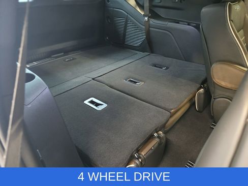 Used 2025 GMC Yukon Denali Ultimate AWD/4WD image 13