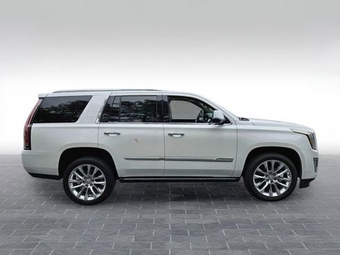 Used 2018 Cadillac Escalade Premium Luxury RWD image 4