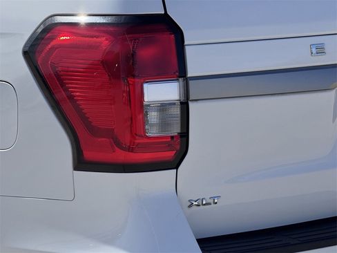 Used 2024 Ford Expedition XLT image 10