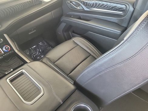 Used 2023 GMC Yukon XL Denali AWD/4WD image 19
