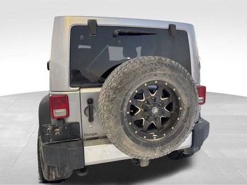 Used 2015 Jeep Wrangler Sahara image 17