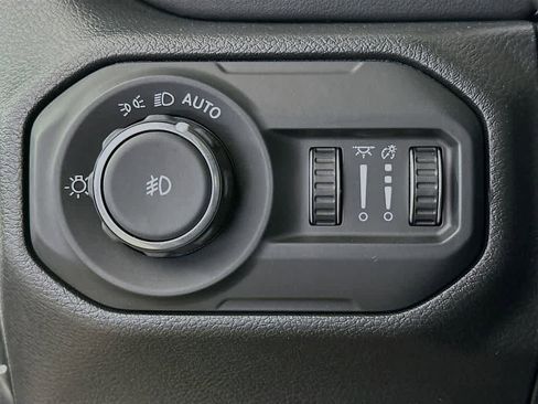 Used 2022 Jeep Wrangler Unlimited Sahara w/ Cold Weather Group AWD/4WD image 27