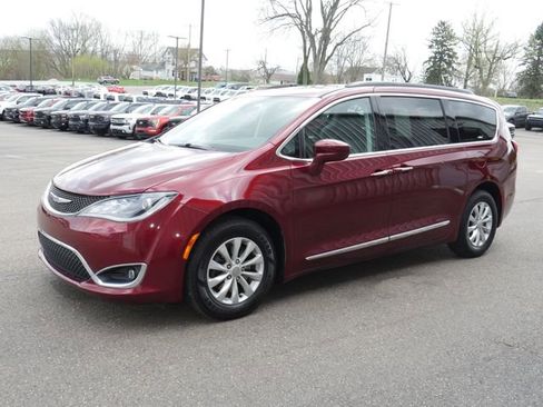Used 2017 Chrysler Pacifica Touring-L FWD image 7