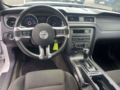 Used 2014 Ford Mustang Convertible RWD image 13
