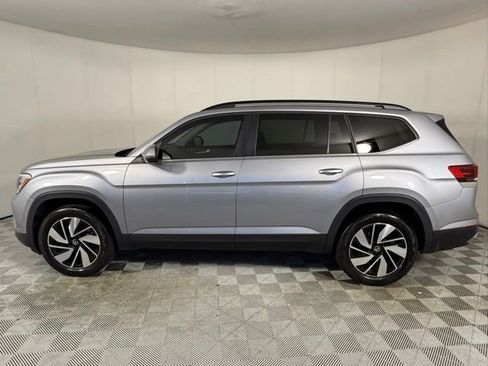 Used 2024 Volkswagen Atlas SE FWD image 3