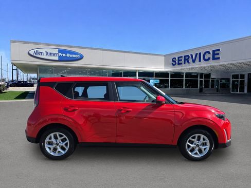 Used 2023 Kia Soul S FWD image 9