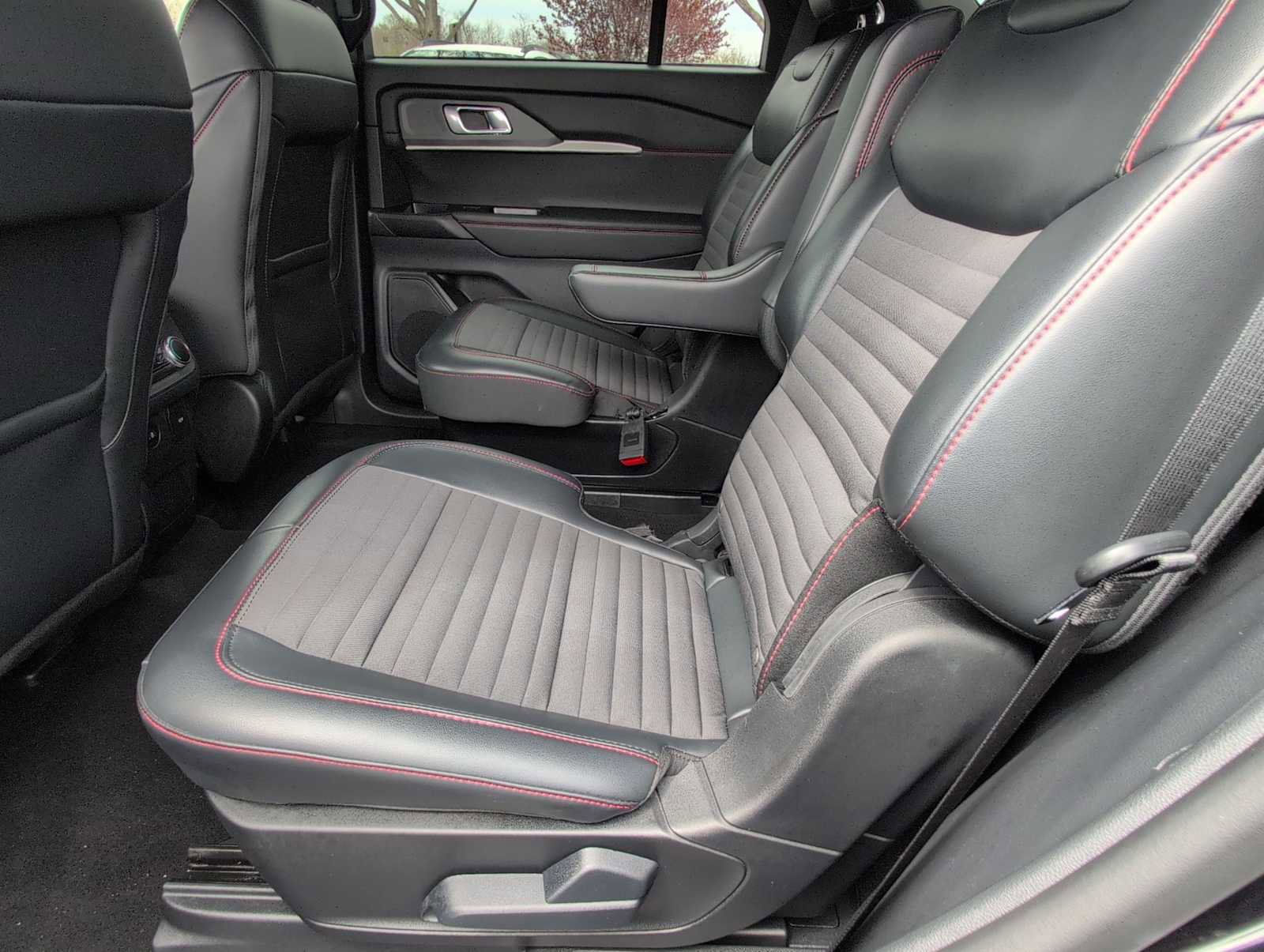 Used 2025 Ford Explorer ST-Line AWD/4WD image 19
