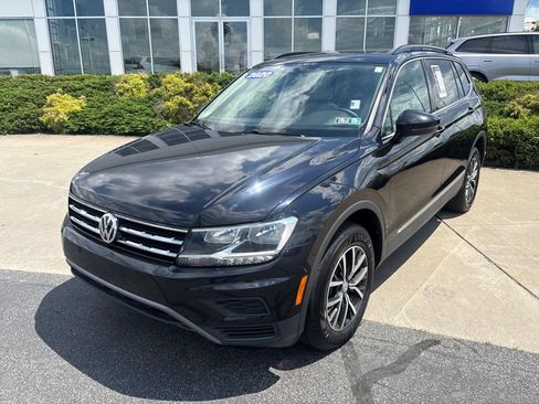 Used 2020 Volkswagen Tiguan SE w/ Panoramic Sunroof Package AWD/4WD image 2