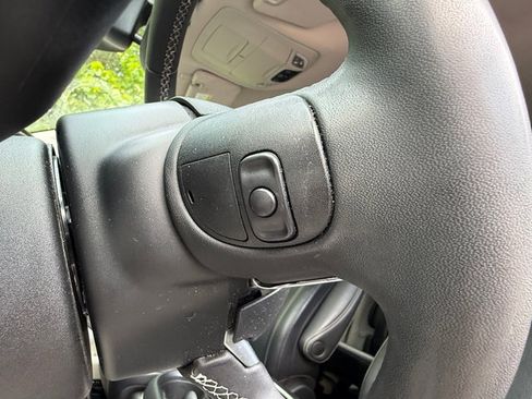 Used 2022 Chrysler Pacifica Touring-L FWD image 14