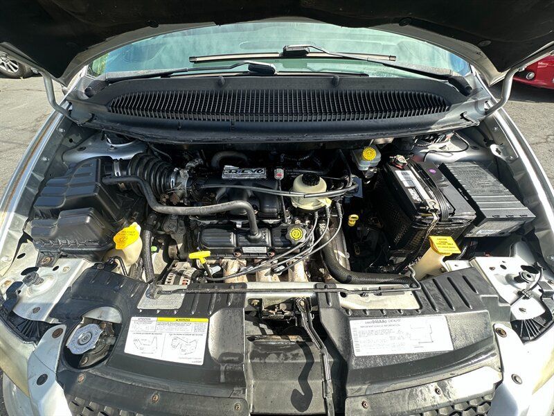 Used 2004 Dodge Grand Caravan SXT w/ Premium Group FWD image 11