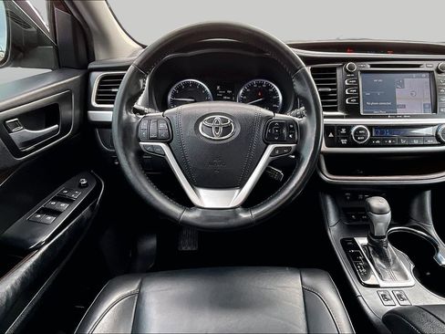 Used 2019 Toyota Highlander XLE FWD image 5