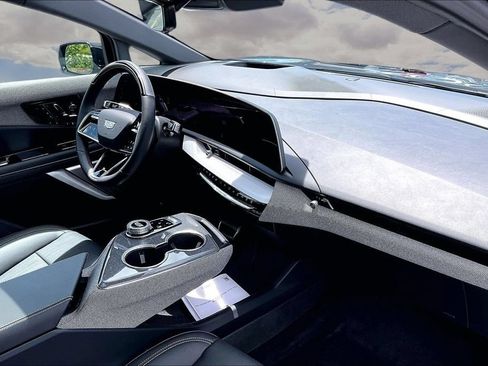 Certified 2025 Cadillac Optiq Luxury 2 w/ LPO, Floor Liner Package AWD/4WD image 26