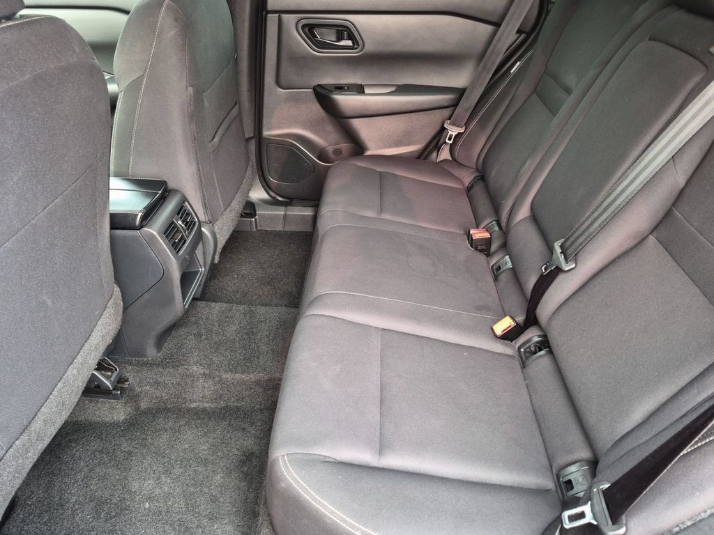 Used 2024 Nissan Rogue S AWD/4WD image 28
