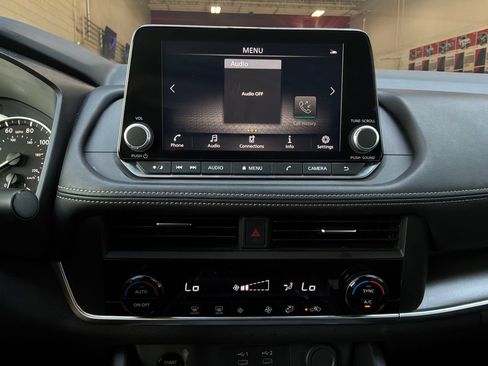 Used 2025 Nissan Rogue SV FWD image 27