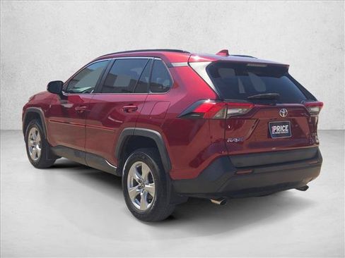 Used 2021 Toyota RAV4 XLE w/ Convenience Package FWD image 8