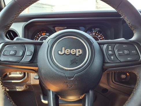 Used 2024 Jeep Wrangler Unlimited Sport AWD/4WD image 12