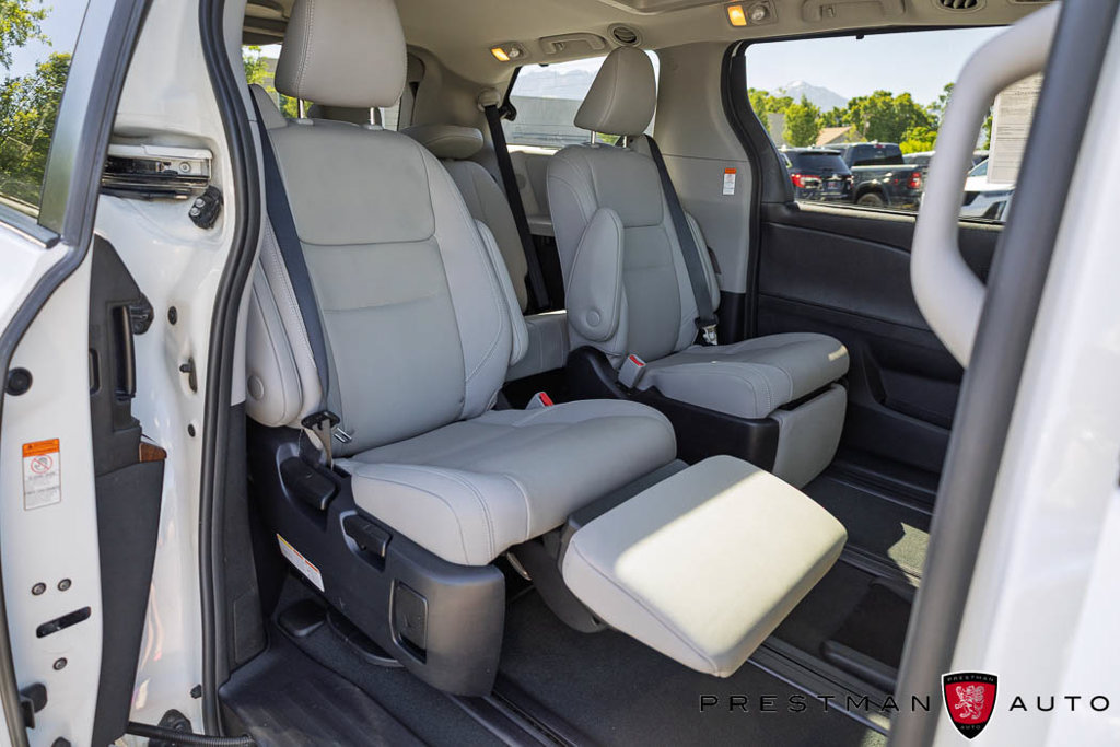 Used 2020 Toyota Sienna Limited FWD image 5