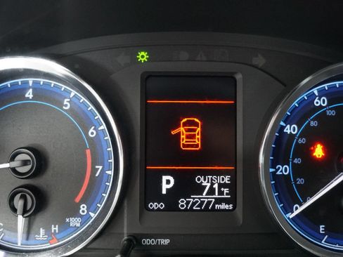 Used 2017 Toyota Corolla SE FWD image 25