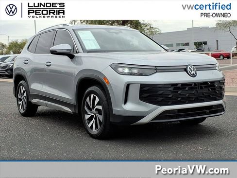 Certified 2025 Volkswagen Tiguan S image 1