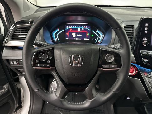 Used 2023 Honda Odyssey Touring image 13