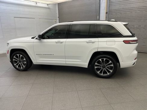 Certified 2022 Jeep Grand Cherokee Overland AWD/4WD image 11