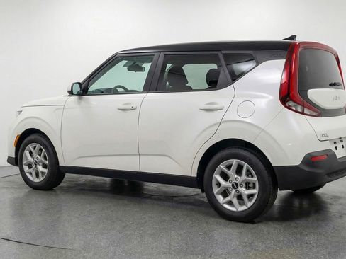 Used 2025 Kia Soul LX w/ LX Technology Package FWD image 5