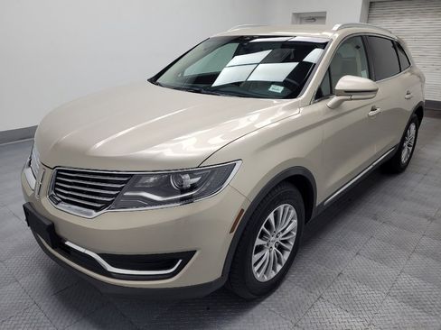 Used 2017 Lincoln MKX Select w/ Cargo Utility Package FWD image 2