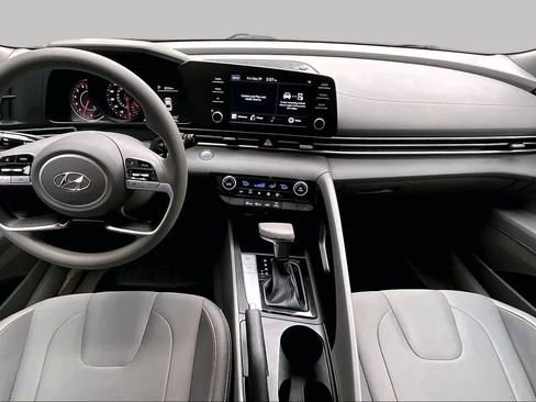 Used 2022 Hyundai Elantra SEL FWD image 27