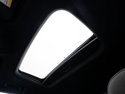 New 2025 Chevrolet Trax RS w/ Sunroof Package image 23