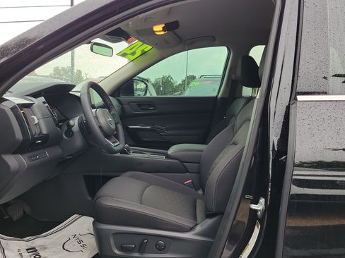 Certified 2024 Nissan Pathfinder SV FWD image 19