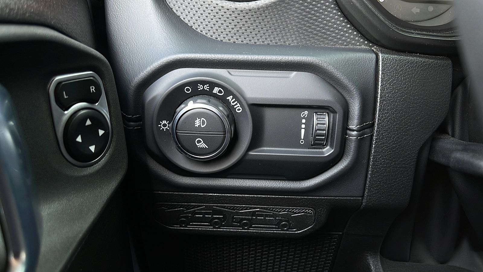 Used 2026 Jeep Gladiator Mojave AWD/4WD image 23