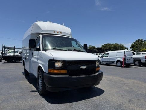 Used 2017 Chevrolet Express 3500 RWD image 4