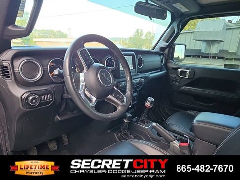 Used 2018 Jeep Wrangler Unlimited Sahara w/ Cold Weather Group AWD/4WD image 12