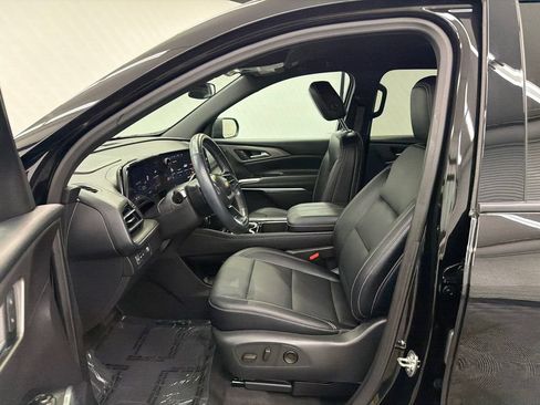 Used 2025 Chevrolet Traverse LT w/ Driver Confidence Package FWD image 9