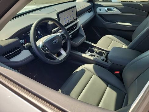Used 2026 Ford Explorer Active w/ Active Comfort Package RWD image 3